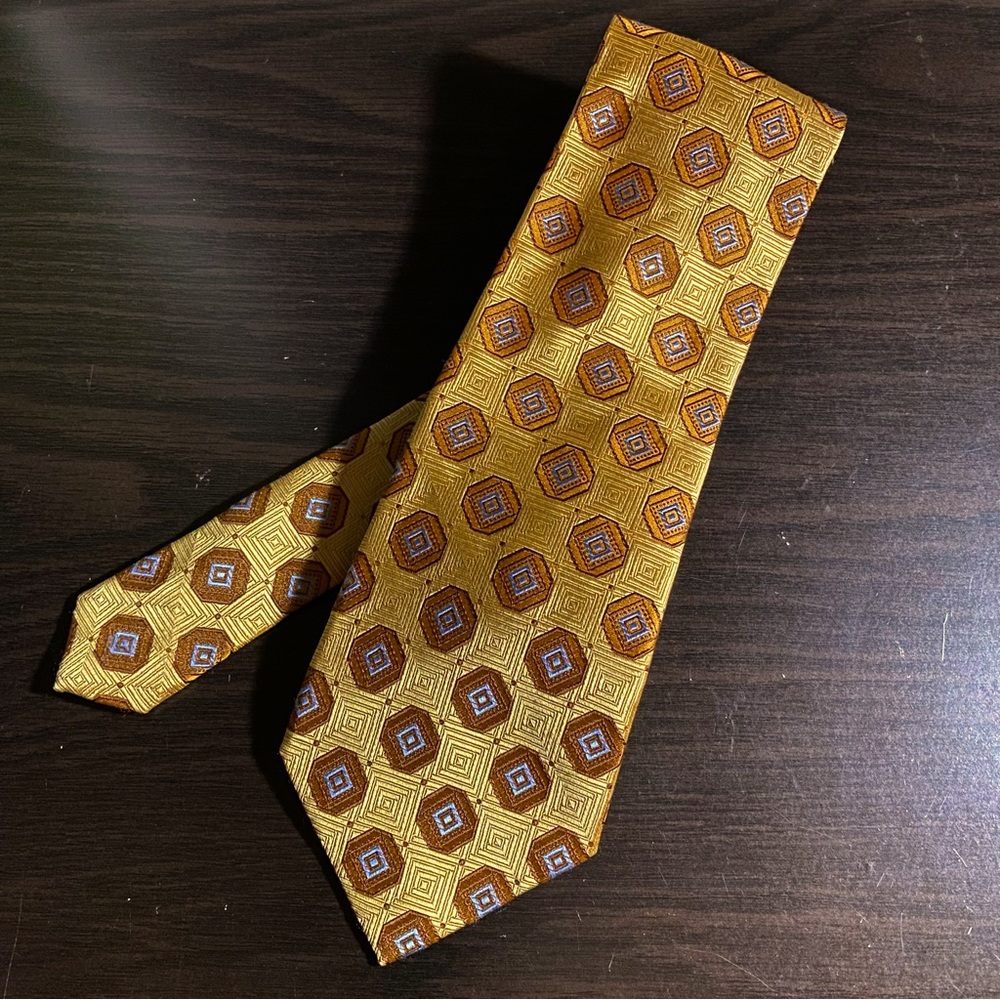Gold Roundtree & Yorke Mens’ Tie